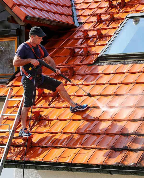 Grand Liège Toiture : couvreur toiturier dans le Grand Liège et les alentours en Belgique : travaux de Toitures neuves, réparation ou rénovation complète ou partielle de votre toit, dépannage urgent fuite toit, travaux de zinguerie et l’intégration de fenêtre de toit., travaux de charpente, traitement des bois de charpente et menuiserie, étanchéité toit plat terrasse roofing, isolation toiture et combles. Entretien de toiture : nettoyage, démoussage et peinture hydrofuge toiture, .. intervention dans le Grand Liège et les alentours en Belgique …. GRAND LIÈGE TOITURE