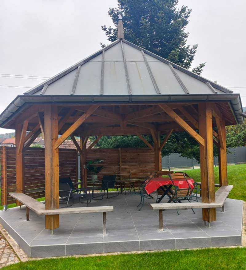 Charpente - Grand Liège Toiture : artisan charpentier couvreur dans le Grand Liège et les alentours en Belgique .Travaux de charpente : en construction neuve comme en rénovation : charpente traditionnelle, à fermettes … du massif au lamellé-collé. Traitement des bois de charpente et menuiserie. intervention dans le Grand Liège et les alentours en Belgique . GRAND LIÈGE TOITURE