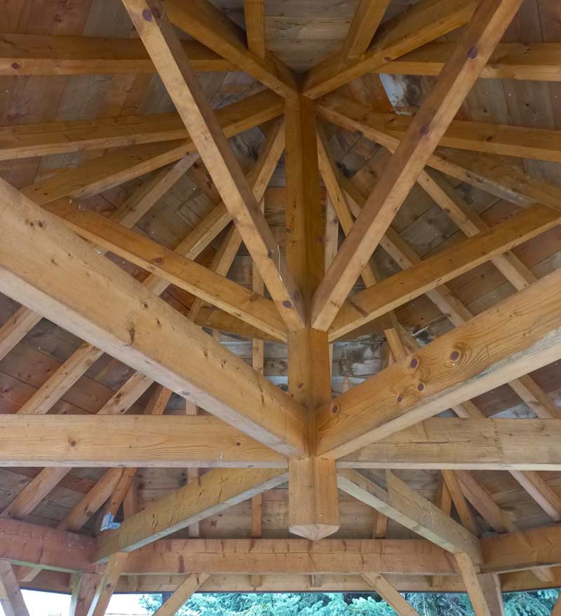 Charpente - Grand Liège Toiture : artisan charpentier couvreur dans le Grand Liège et les alentours en Belgique .Travaux de charpente : en construction neuve comme en rénovation : charpente traditionnelle, à fermettes … du massif au lamellé-collé. Traitement des bois de charpente et menuiserie. intervention dans le Grand Liège et les alentours en Belgique . GRAND LIÈGE TOITURE