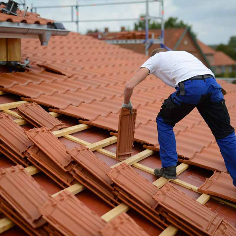 Grand Liège Toiture : couvreur toiturier dans le Grand Liège et les alentours en Belgique : travaux de Toitures neuves, réparation ou rénovation complète ou partielle de votre toit, dépannage urgent fuite toit, travaux de zinguerie et l’intégration de fenêtre de toit., travaux de charpente, traitement des bois de charpente et menuiserie, étanchéité toit plat terrasse roofing, isolation toiture et combles. Entretien de toiture : nettoyage, démoussage et peinture hydrofuge toiture, .. intervention dans le Grand Liège et les alentours en Belgique …. GRAND LIÈGE TOITURE
