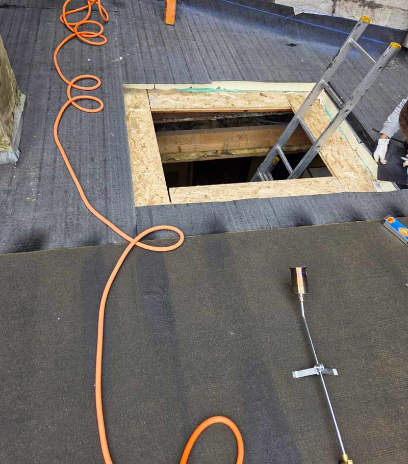 Étanchéité toit plat roofing - Grand Liège Toiture : Artisan étancheur dans le Grand Liège et les alentours en Belgique ...... Etanchéité toit plat roofing terrasse plateforme par membrane bitumeuse toit plat. Isolation intérieur des combles, Isolation toiture par l’extérieur. intervention dans le Grand Liège et les alentours en Belgique. GRAND LIÈGE TOITURE