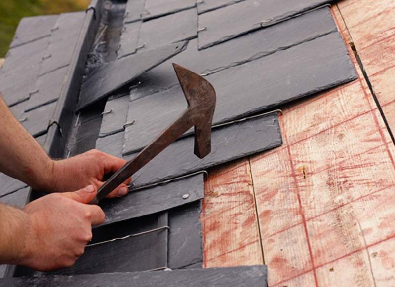 Travaux de ctoiture et zinguerie - Grand Liège Toiture & Étanchéité : artisan couvreur toiturier dans le Grand Liège et les alentours en Belgique ....  : Travaux de toiture en neuf et en rénovation, Dépannage urgent de votre toiture ! Travaux de zinguerie : gouttière, corniche, bande de rives ….. Pose de fenêtre de toit : VELUX . intervention dans le Grand Liège et les alentours en Belgique. GRAND LIÈGE TOITURE
