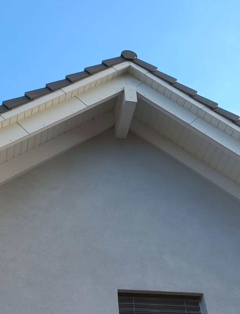 Travaux de ctoiture et zinguerie - Grand Liège Toiture & Étanchéité : artisan couvreur toiturier dans le Grand Liège et les alentours en Belgique ....  : Travaux de toiture en neuf et en rénovation, Dépannage urgent de votre toiture ! Travaux de zinguerie : gouttière, corniche, bande de rives ….. Pose de fenêtre de toit : VELUX . intervention dans le Grand Liège et les alentours en Belgique. GRAND LIÈGE TOITURE