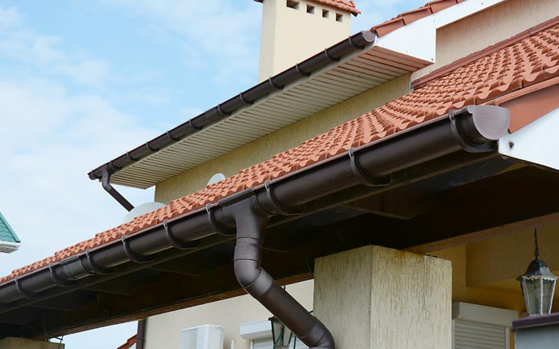 Travaux de ctoiture et zinguerie - Grand Liège Toiture & Étanchéité : artisan couvreur toiturier dans le Grand Liège et les alentours en Belgique ....  : Travaux de toiture en neuf et en rénovation, Dépannage urgent de votre toiture ! Travaux de zinguerie : gouttière, corniche, bande de rives ….. Pose de fenêtre de toit : VELUX . intervention dans le Grand Liège et les alentours en Belgique. GRAND LIÈGE TOITURE